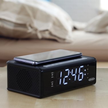 JENSEN® Dual Alarm Clock Radio with Qi® Charging